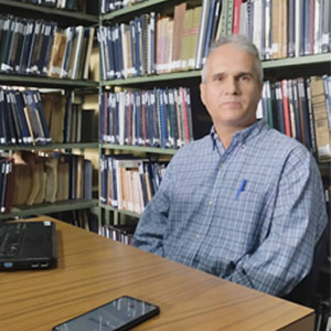 Dr. Simón Pérez
